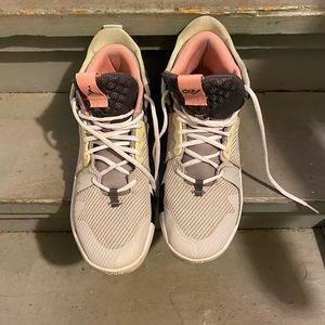 Here’s a pier of Jordan why not zero.2 size 11 still in good condition.